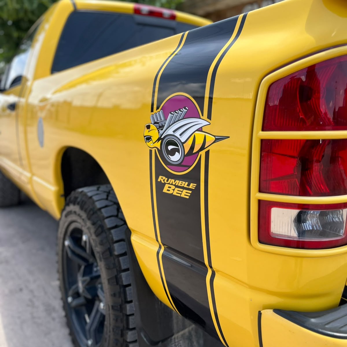 Kit de Calcomanías Rumble Bee para Dodge Ram | 2 Piezas 110 x 33 cm